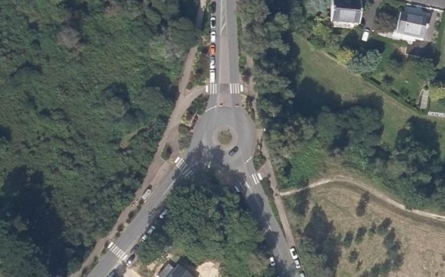 Vue aérienne du Rond-point anonyme n°48874150