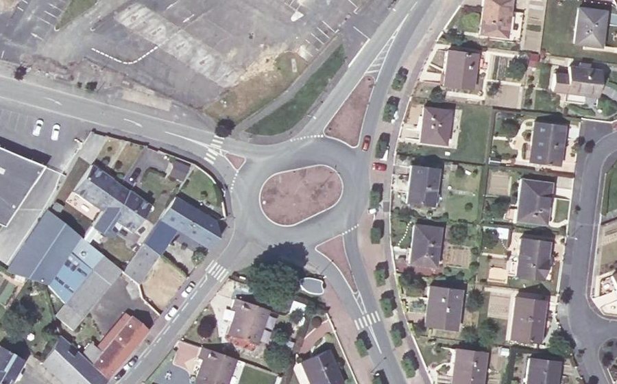 Vue aérienne du Rond-point anonyme n°488745213