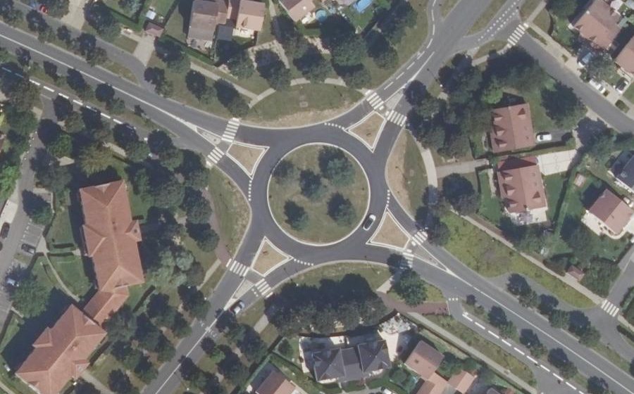 Vue aérienne du Rond-point anonyme n°488888359