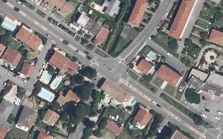 Vue aérienne du Rond-point anonyme n°488890706