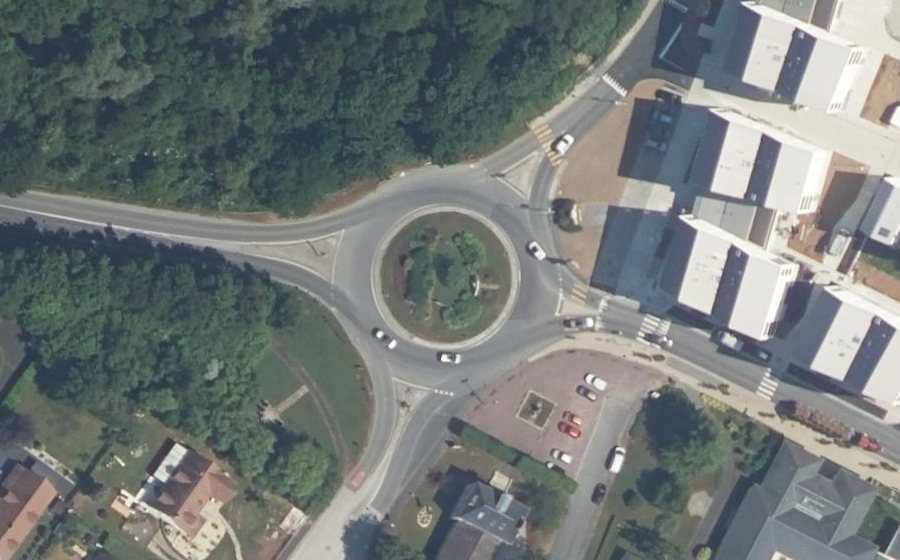 Vue aérienne du Rond-point anonyme n°4889047