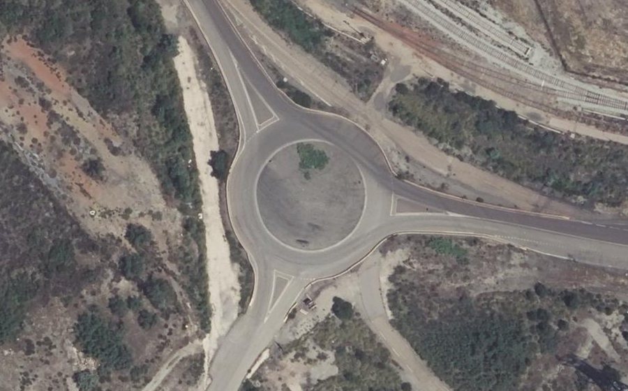 Vue aérienne du Rond-point anonyme n°48893016