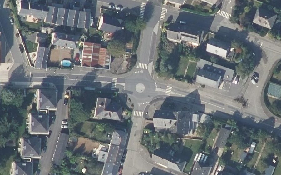 Vue aérienne du Rond-point anonyme n°488999263