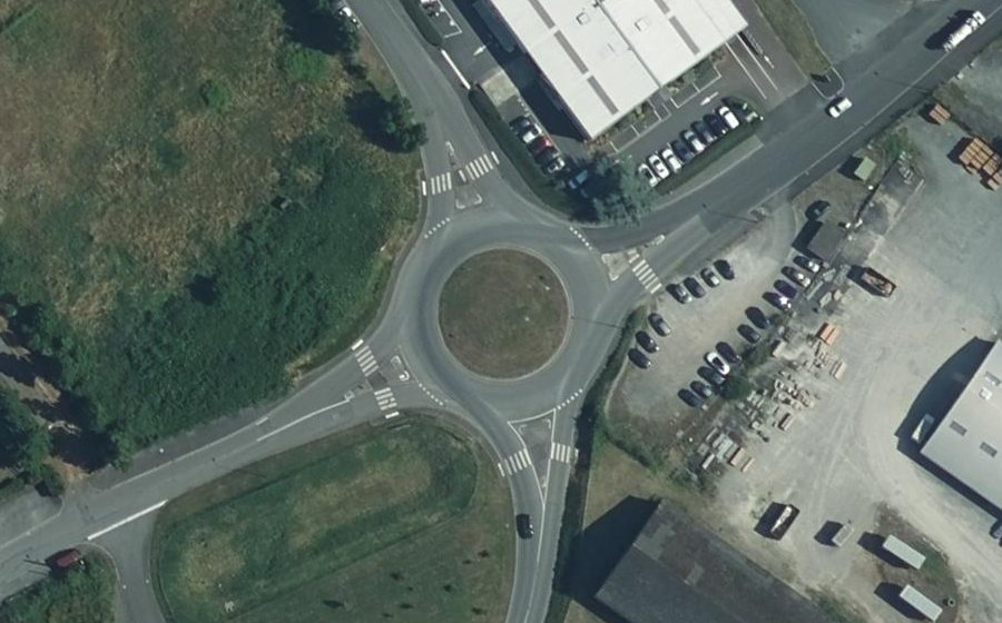 Vue aérienne du Rond-point anonyme n°489014708