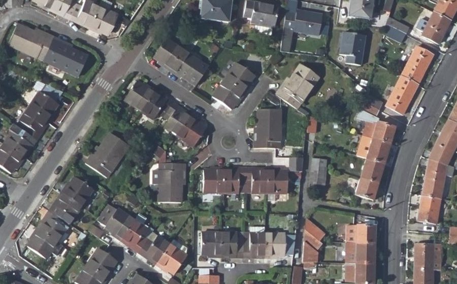 Vue aérienne du Rond-point anonyme n°48902797