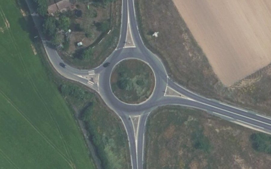 Vue aérienne du Rond-point anonyme n°48916720