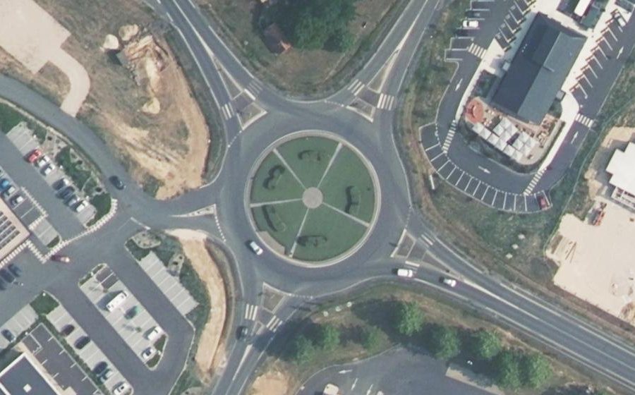 Vue aérienne du Rond-point anonyme n°48916721