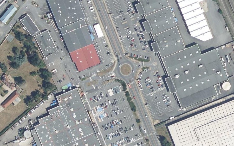 Vue aérienne du Rond-point anonyme n°48917284