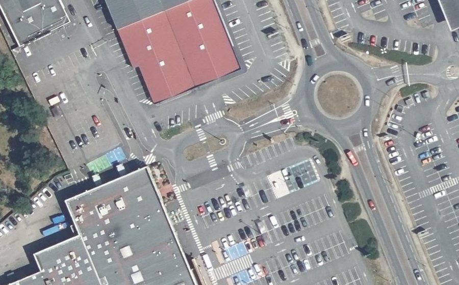 Vue aérienne du Rond-point anonyme n°48917288