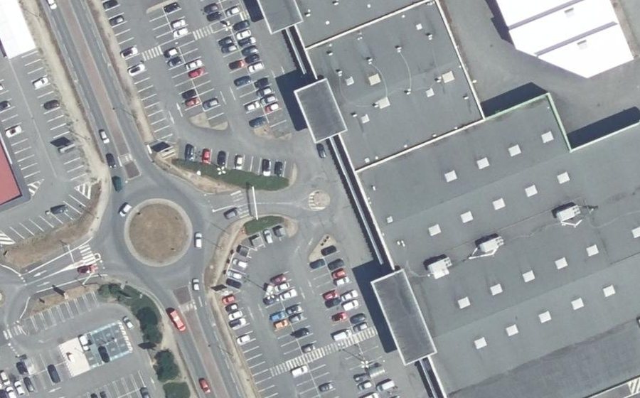 Vue aérienne du Rond-point anonyme n°48918189