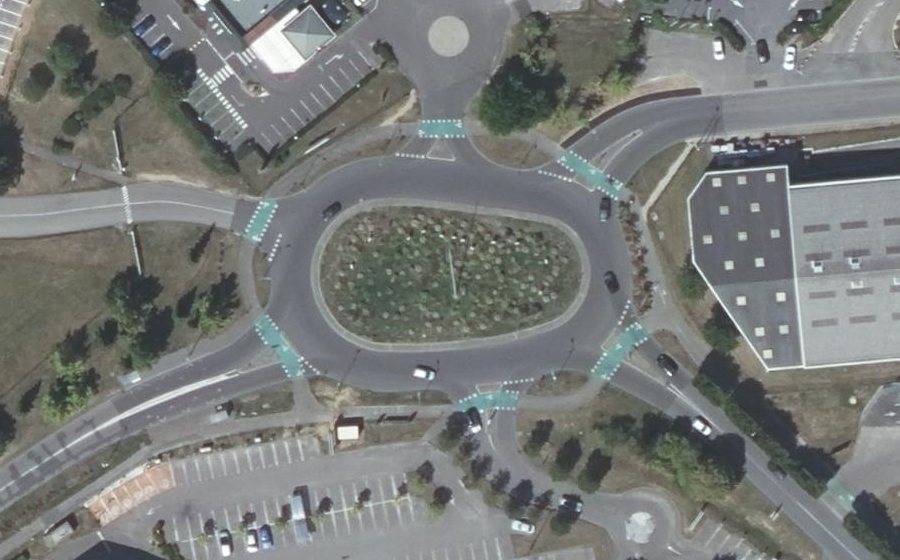 Vue aérienne du Rond-point anonyme n°48918727