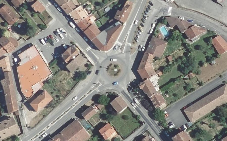Vue aérienne du Rond-point anonyme n°48927170