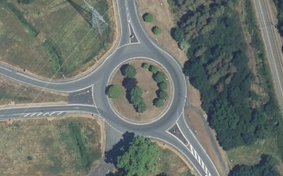 Vue aérienne du Rond-point anonyme n°48927370