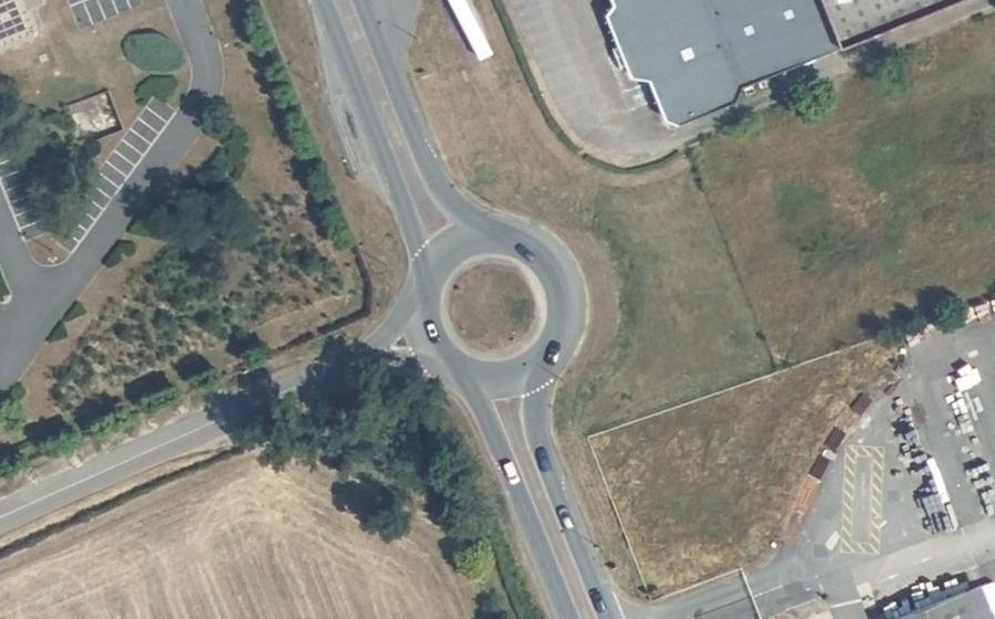 Vue aérienne du Rond-point anonyme n°48927403