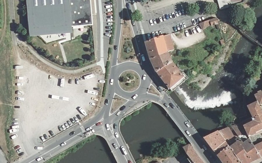 Vue aérienne du Rond-point anonyme n°48928300