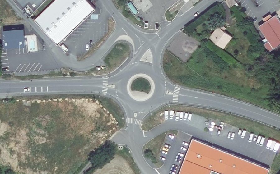 Vue aérienne du Rond-point anonyme n°489301437