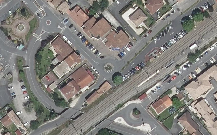 Vue aérienne du Rond-point anonyme n°489328267