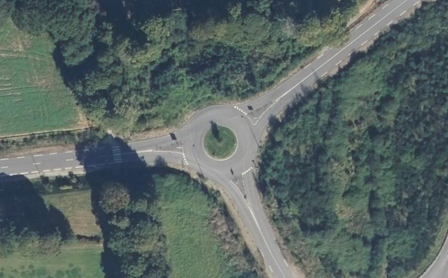 Vue aérienne du Rond-point anonyme n°489348994