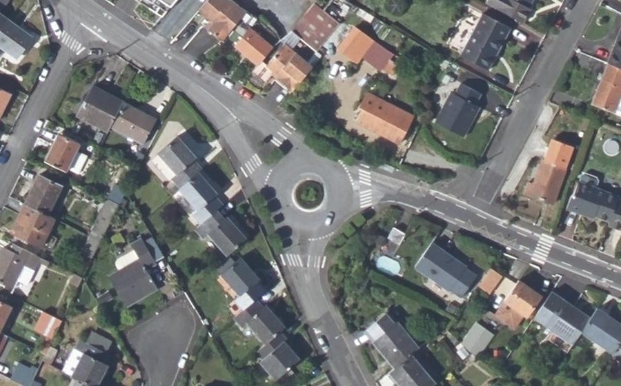 Vue aérienne du Rond-point anonyme n°48958983