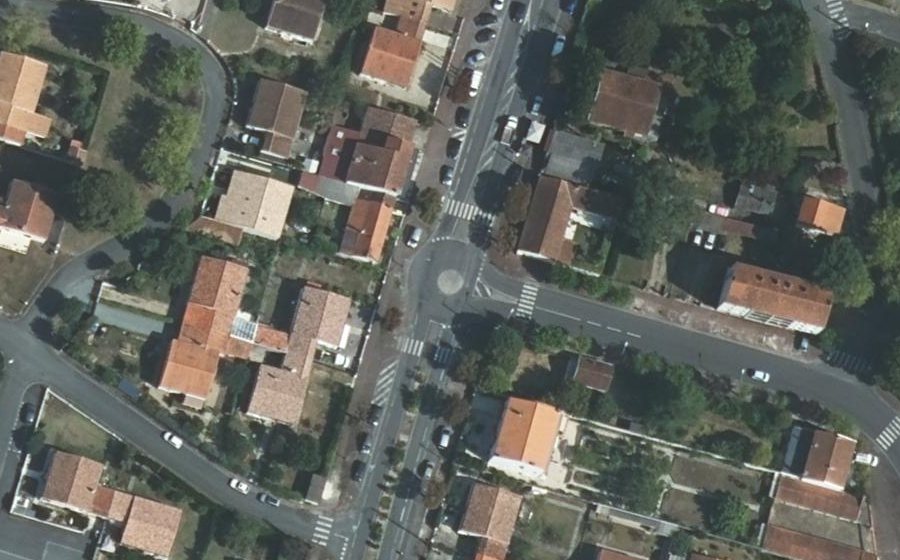 Vue aérienne du Rond-point anonyme n°489598249