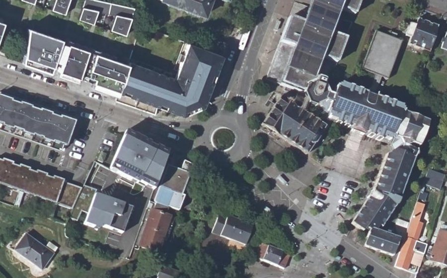Vue aérienne du Rond-point anonyme n°48966079