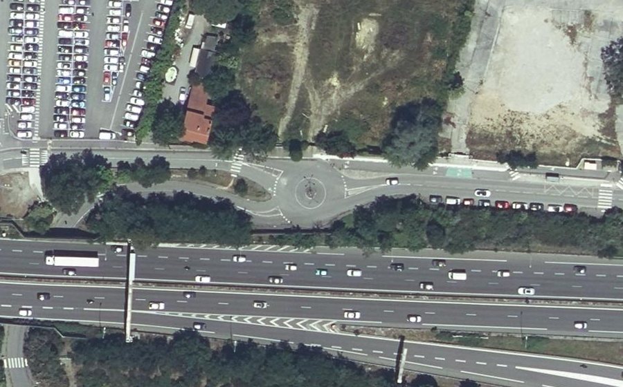 Vue aérienne du Rond-point anonyme n°48966085