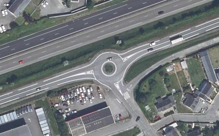 Vue aérienne du Rond-point anonyme n°48970799