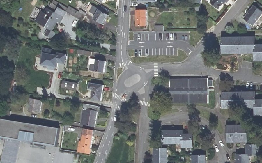 Vue aérienne du Rond-point anonyme n°48970801