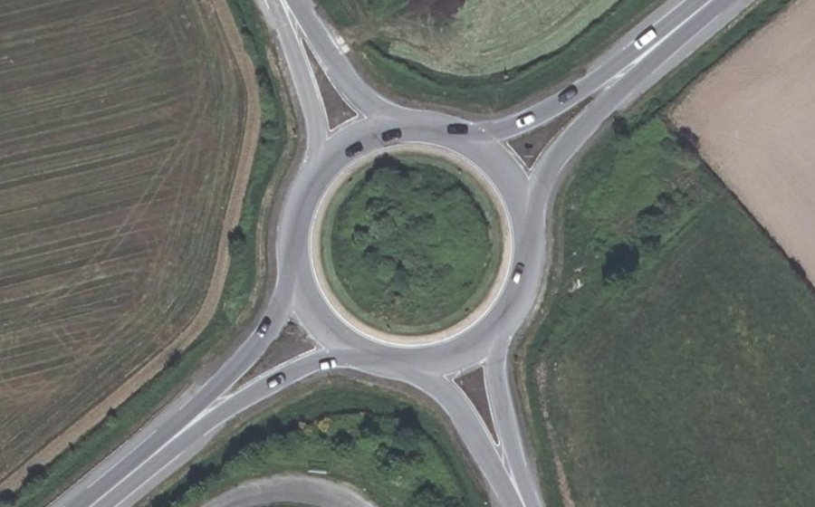 Vue aérienne du Rond-point anonyme n°48974306