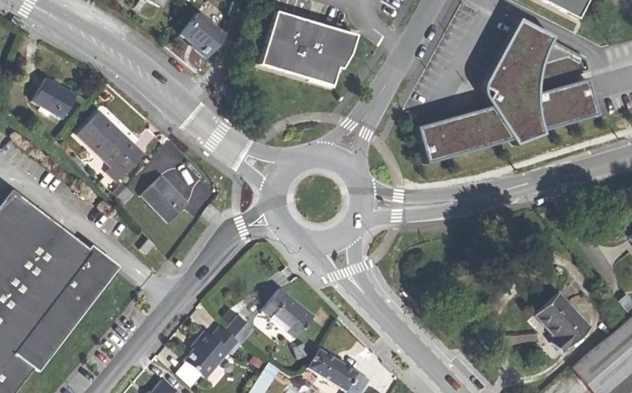 Vue aérienne du Rond-point anonyme n°48975555