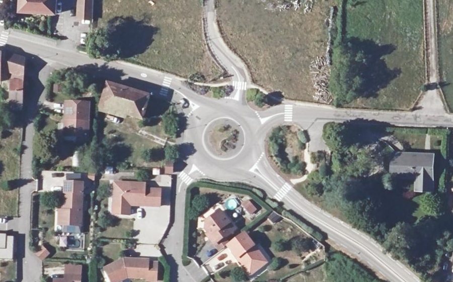 Vue aérienne du Rond-point anonyme n°48978040
