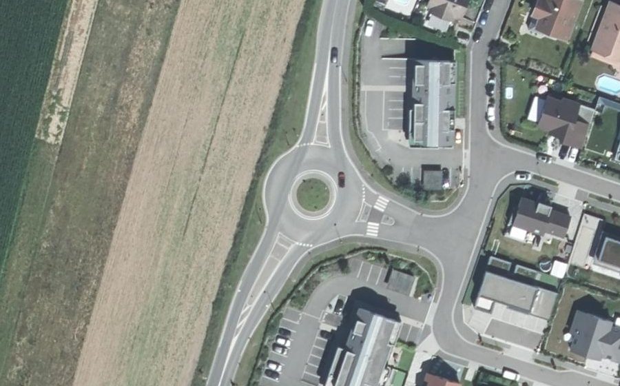 Vue aérienne du Rond-point anonyme n°489898476