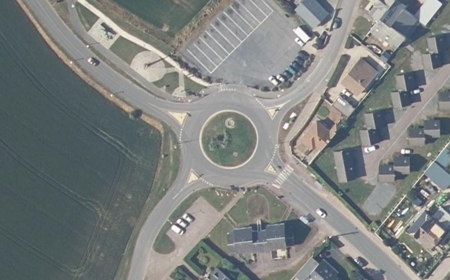 Vue aérienne du Rond-point anonyme n°4899419