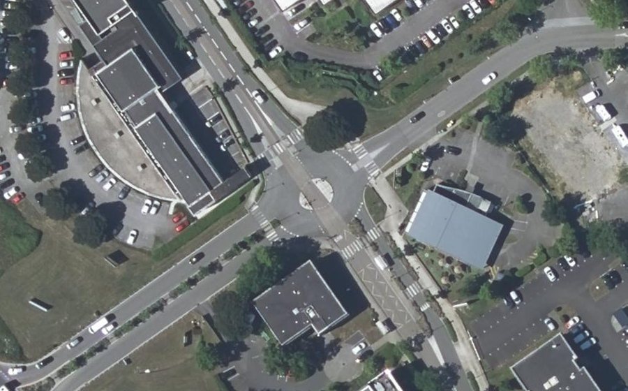 Vue aérienne du Rond-point anonyme n°48996284