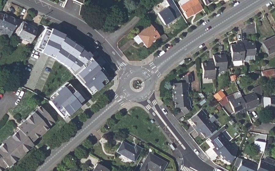Vue aérienne du Rond-point anonyme n°49002637