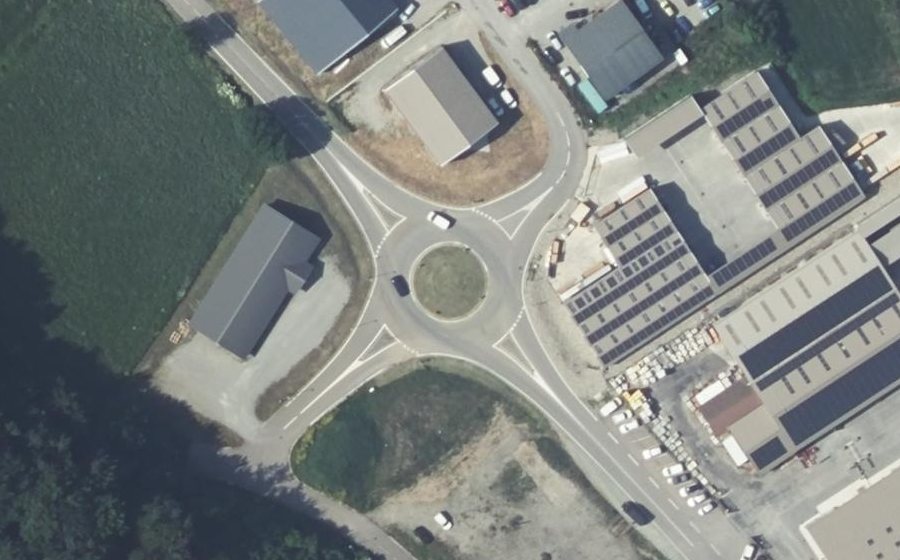 Vue aérienne du Rond-point anonyme n°490052943