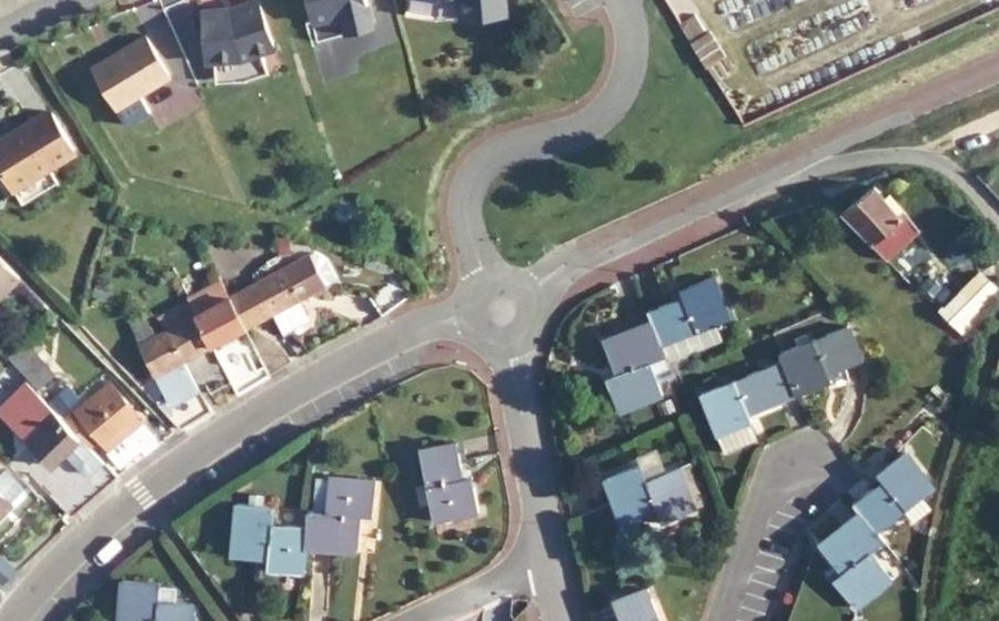 Vue aérienne du Rond-point anonyme n°49010842