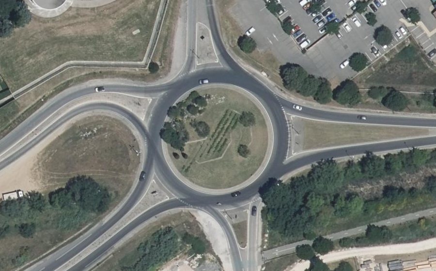 Vue aérienne du Rond-point anonyme n°490117708