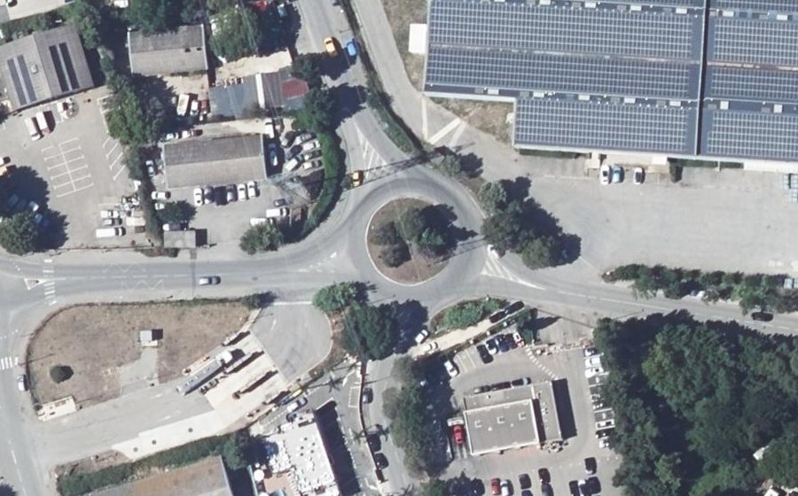 Vue aérienne du Rond-point anonyme n°490117761