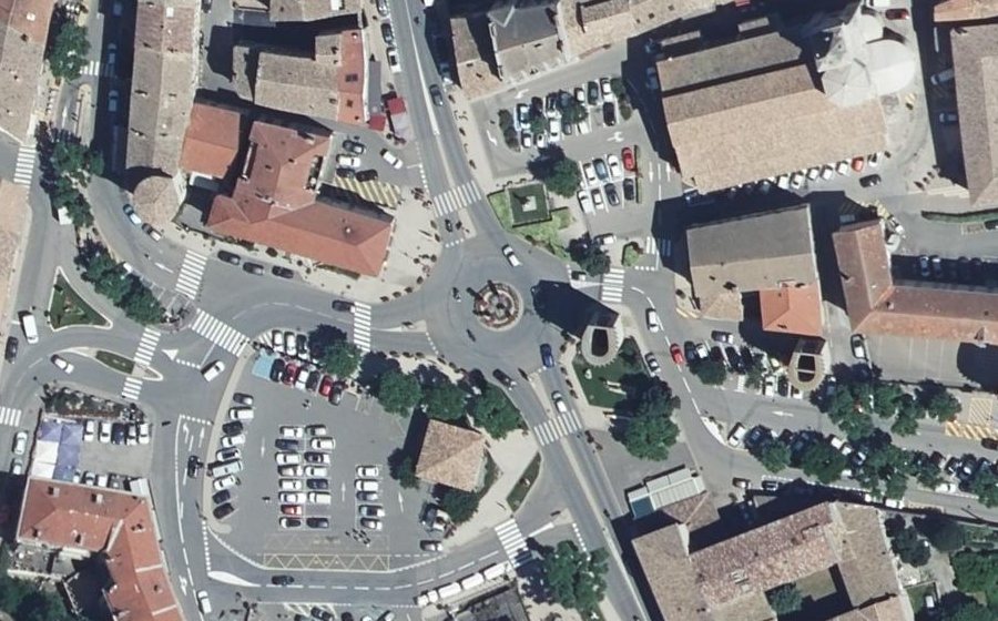 Vue aérienne du Rond-point anonyme n°490118252