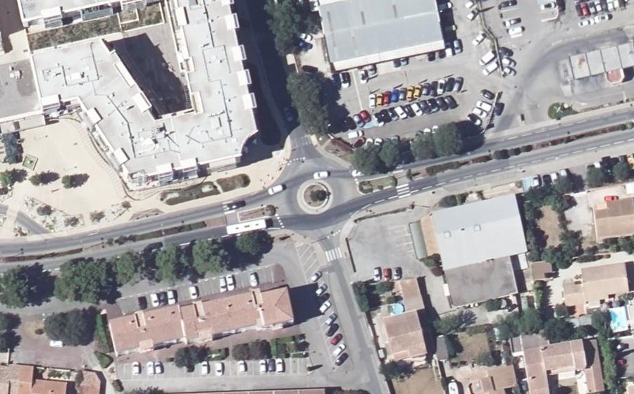 Vue aérienne du Rond-point anonyme n°490164502
