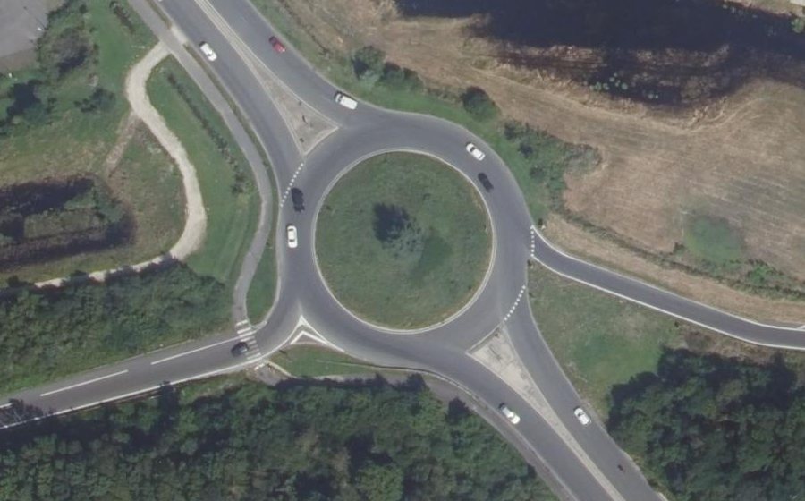 Vue aérienne du Rond-point anonyme n°490167244