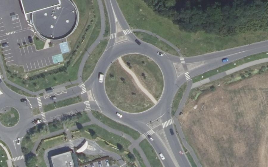 Vue aérienne du Rond-point anonyme n°490167246