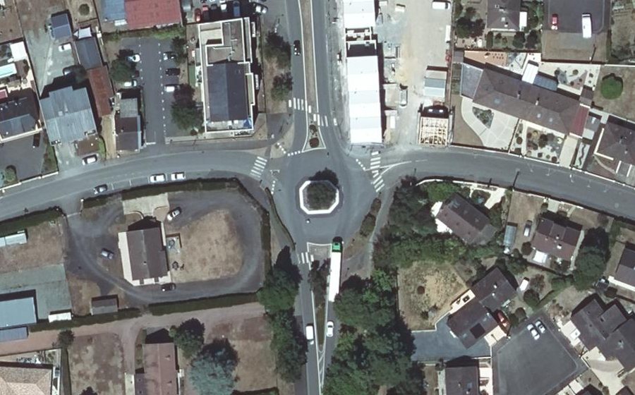 Vue aérienne du Rond-point anonyme n°4901673