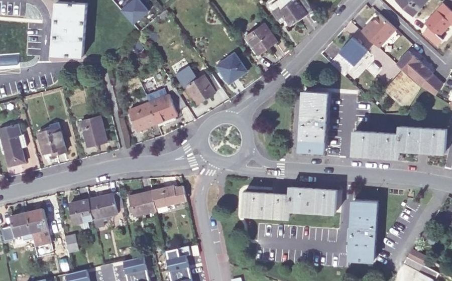 Vue aérienne du Rond-point anonyme n°490191049