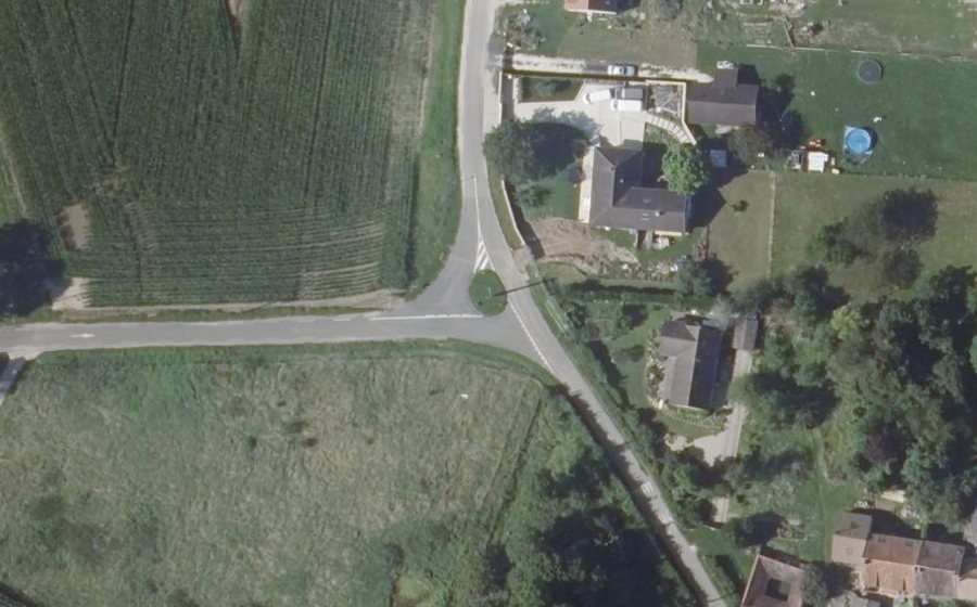 Vue aérienne du Rond-point anonyme n°49021656