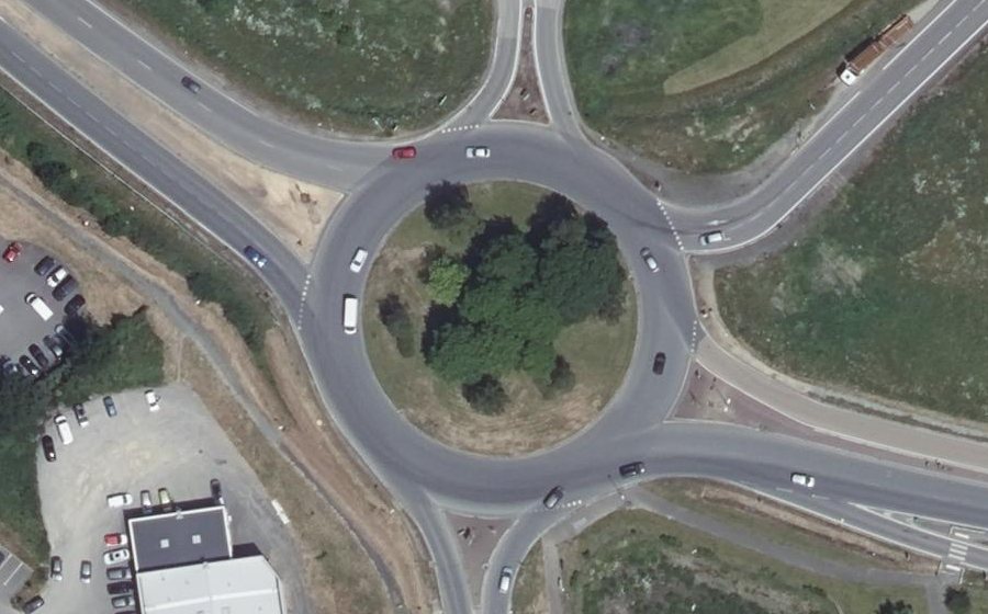 Vue aérienne du Rond-point anonyme n°49031861