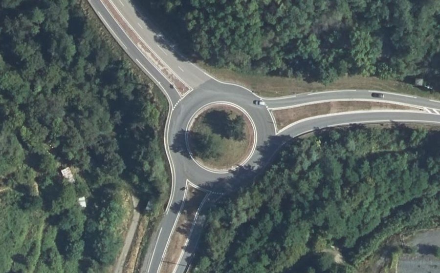 Vue aérienne du Rond-point anonyme n°49039322