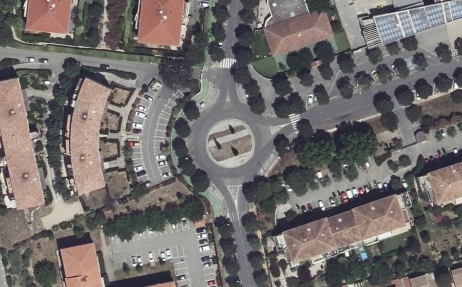Vue aérienne du Rond-point anonyme n°49040133