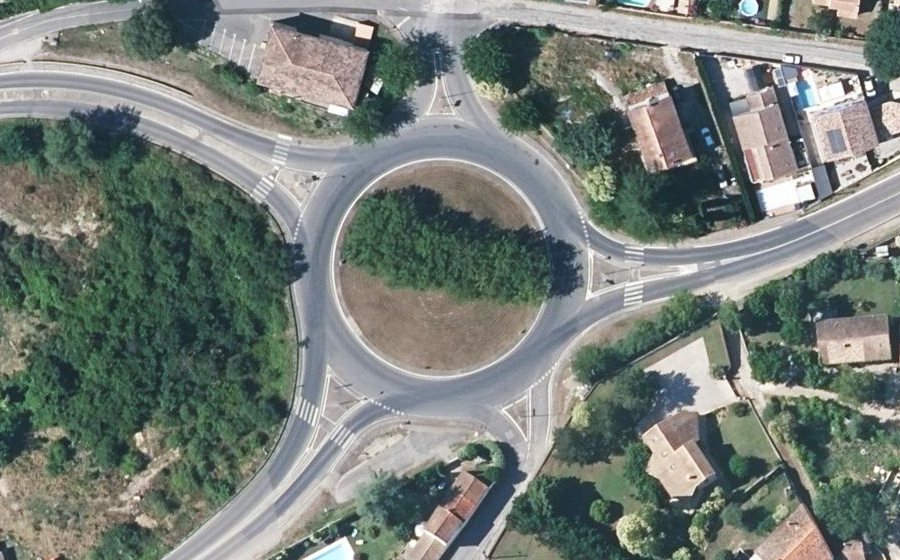 Vue aérienne du Rond-point anonyme n°49040656